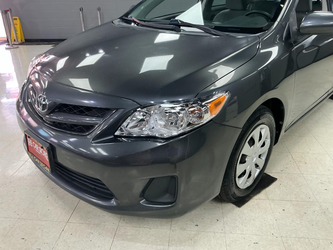 Toyota Corolla 4dr Sdn Auto LE (Natl) 2011