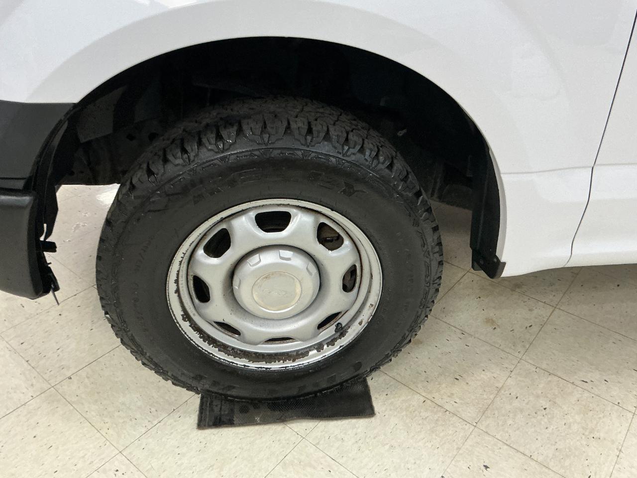 Ford F-150 2WD Reg Cab 141" XL 2015