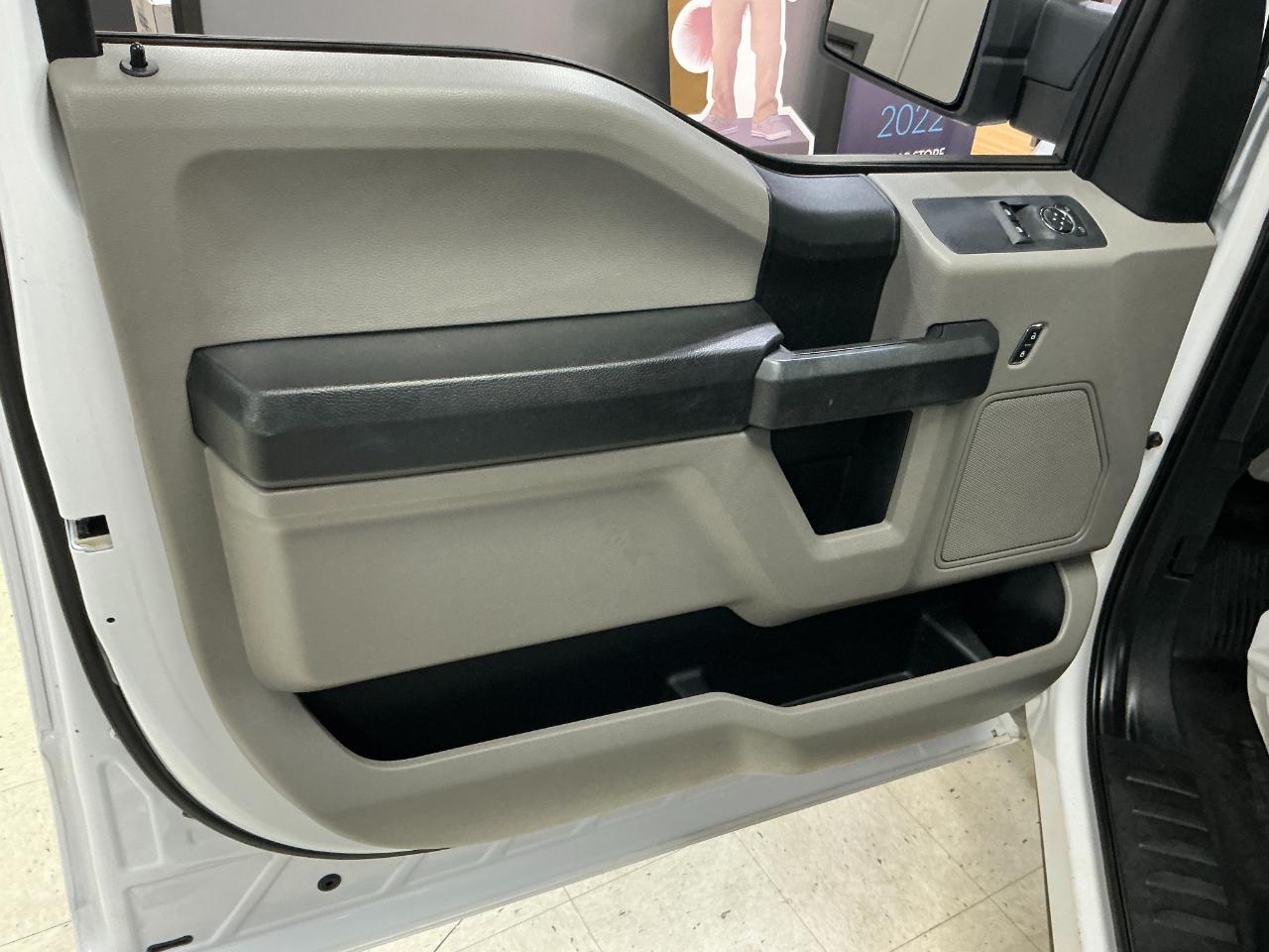 Ford F-150 2WD Reg Cab 141" XL 2015