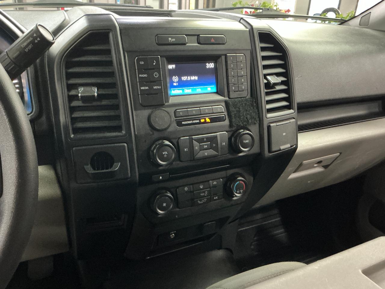 Ford F-150 2WD Reg Cab 141" XL 2015