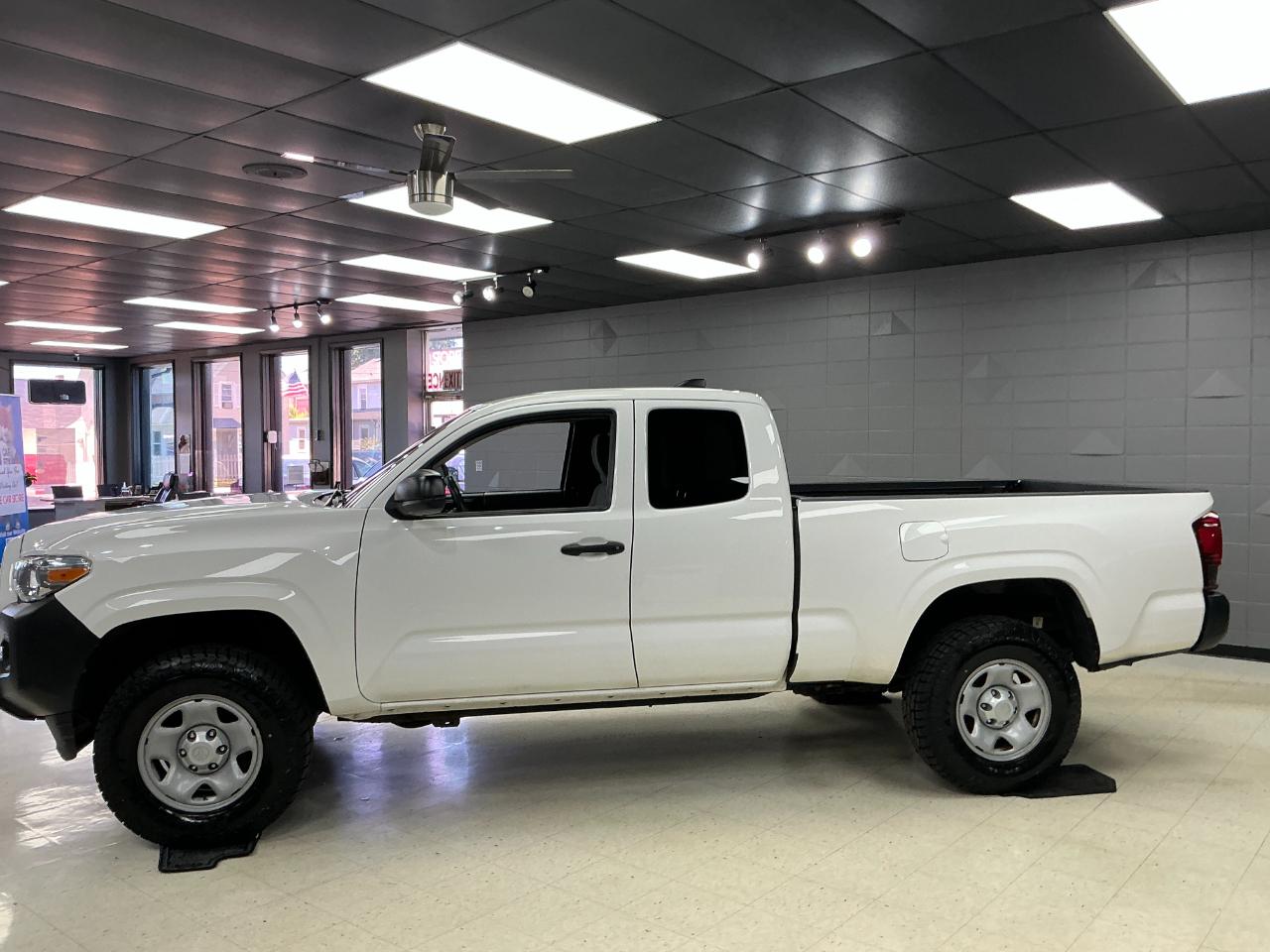 Toyota Tacoma 4WD SR Access Cab 6' Bed I4 AT (Natl) 2022