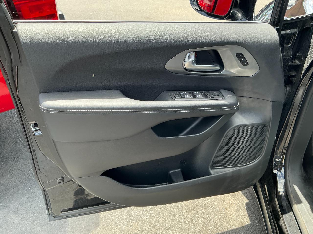Chrysler Pacifica Select FWD 2025