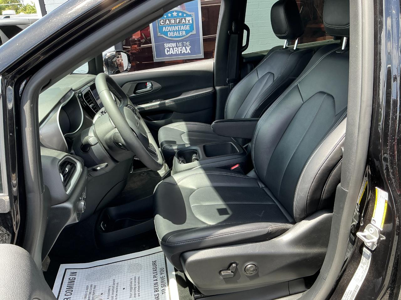 Chrysler Pacifica Select FWD 2025