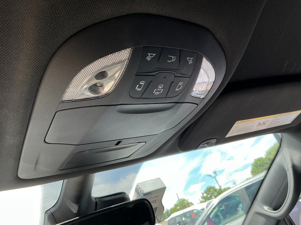 Chrysler Pacifica Select FWD 2025