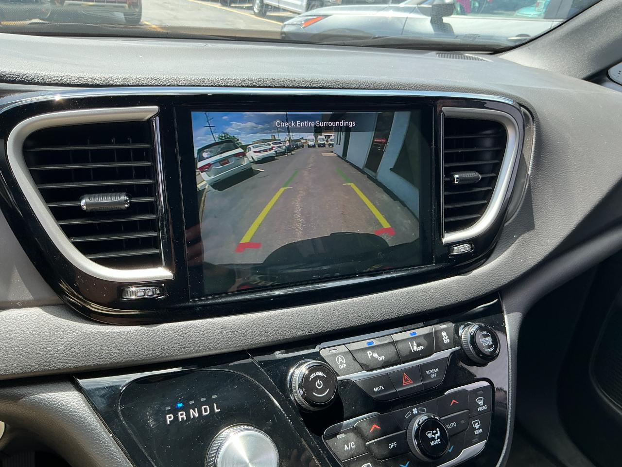 Chrysler Pacifica Select FWD 2025