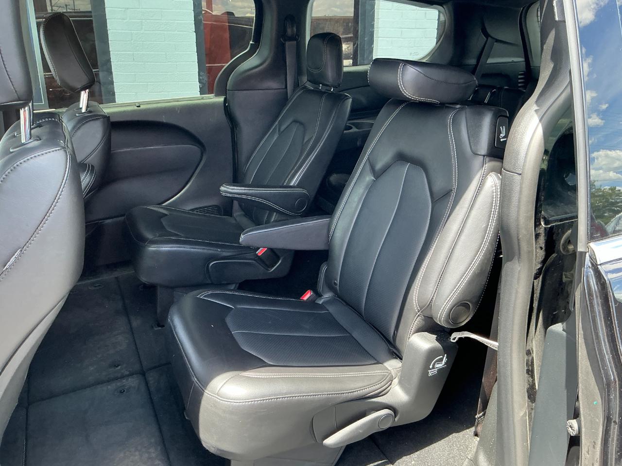 Chrysler Pacifica Select FWD 2025