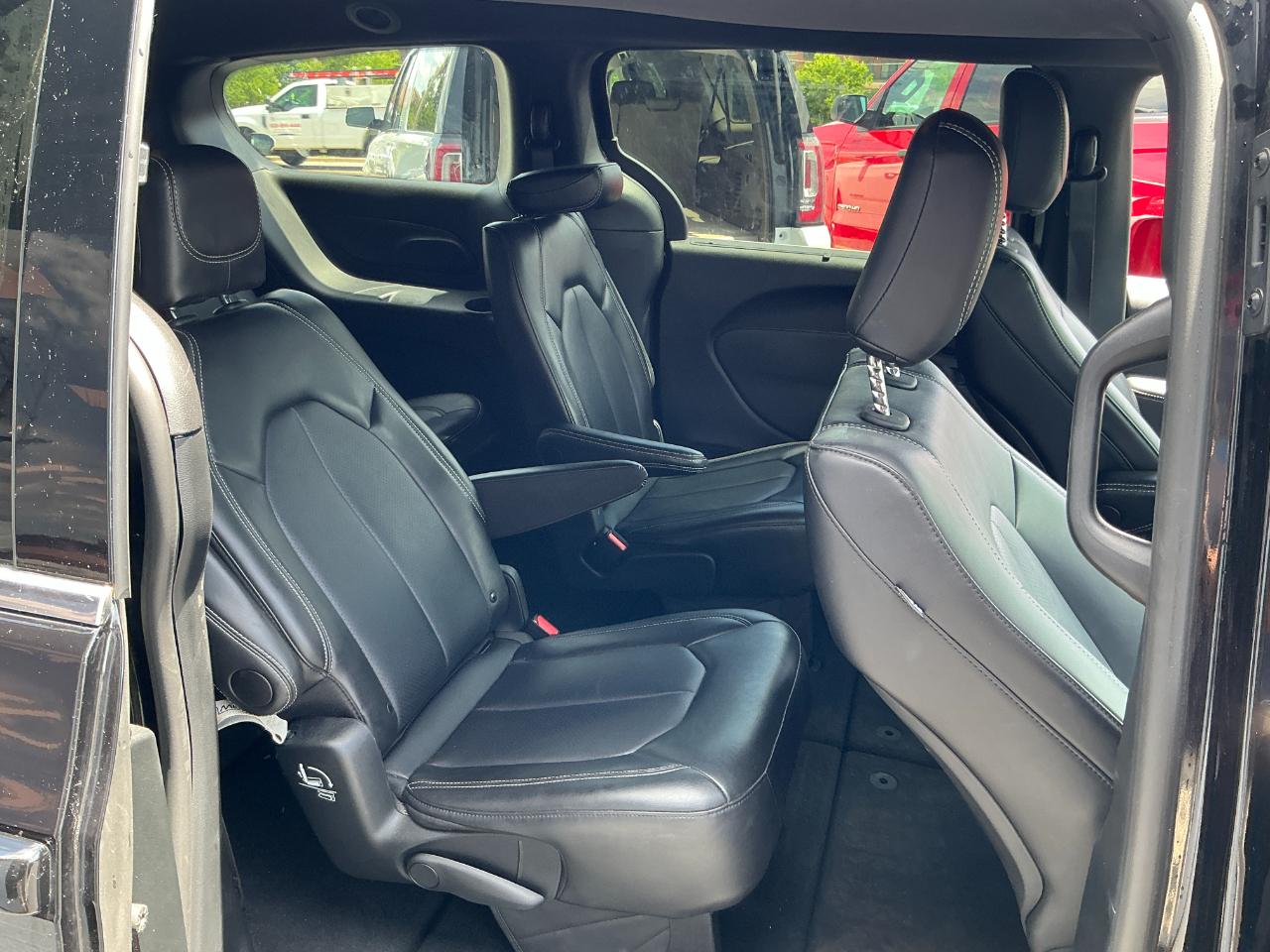 Chrysler Pacifica Select FWD 2025