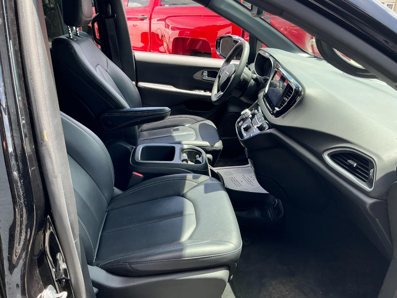 Chrysler Pacifica Select FWD 2025