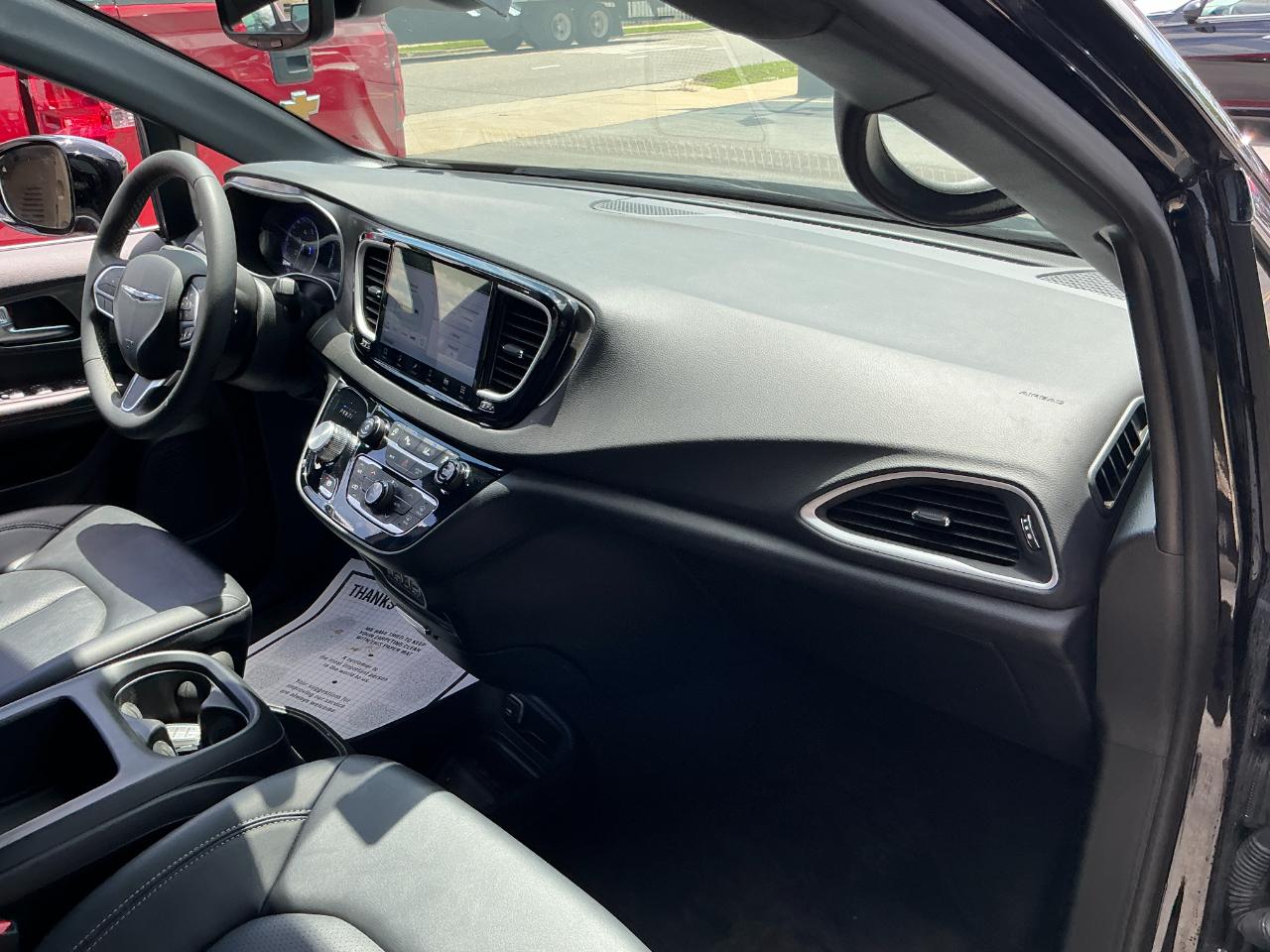 Chrysler Pacifica Select FWD 2025