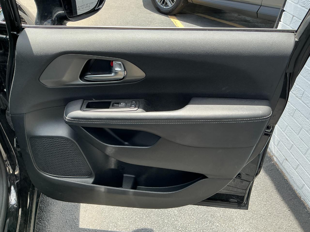 Chrysler Pacifica Select FWD 2025
