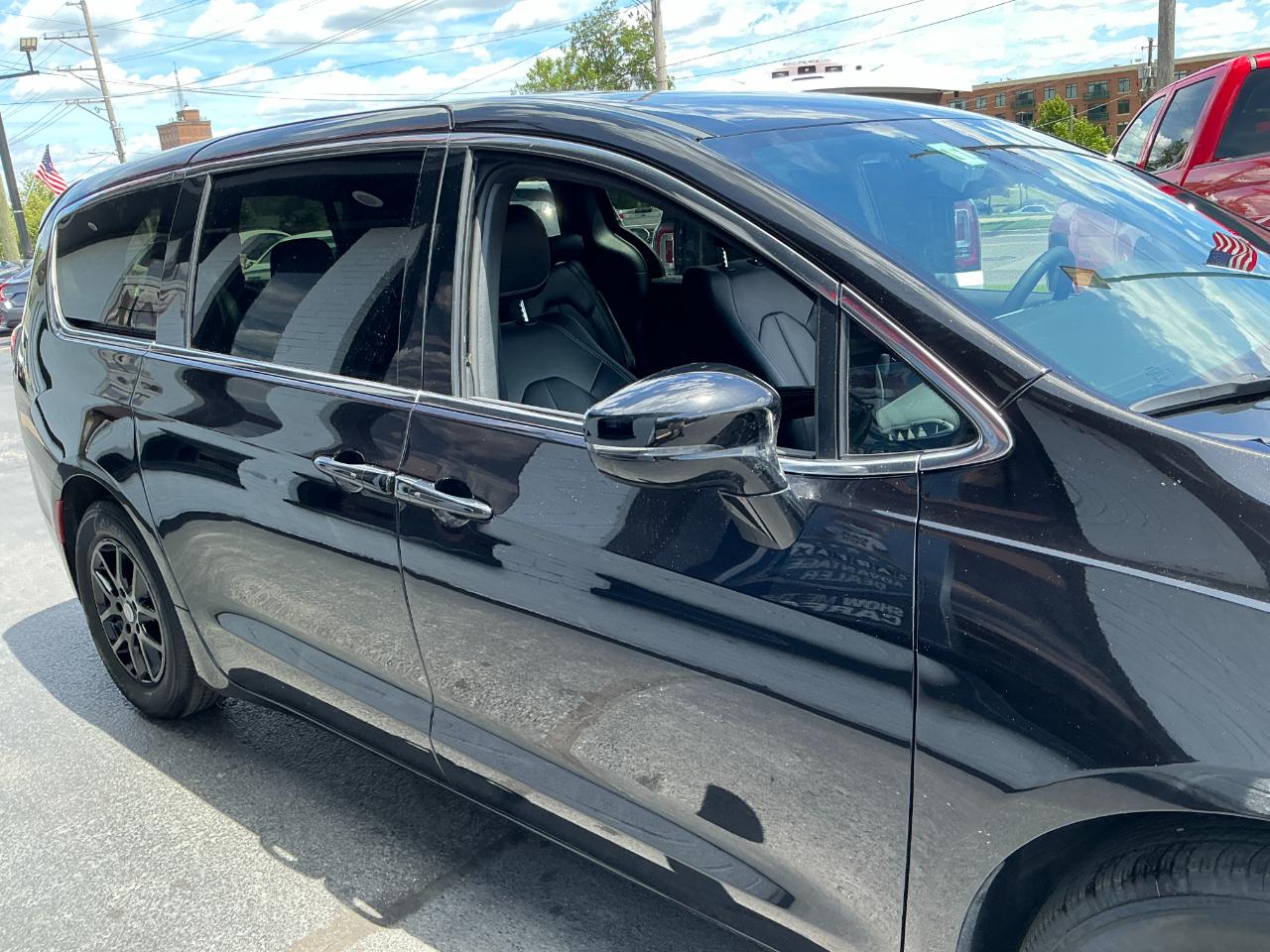 Chrysler Pacifica Select FWD 2025