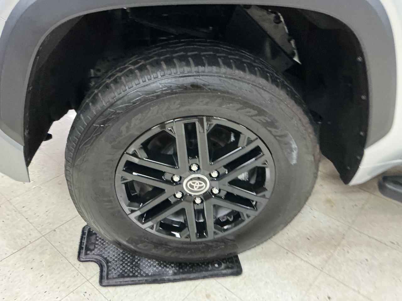 Toyota Tundra 4WD SR5 CrewMax 5.5' Bed (Natl) 2022