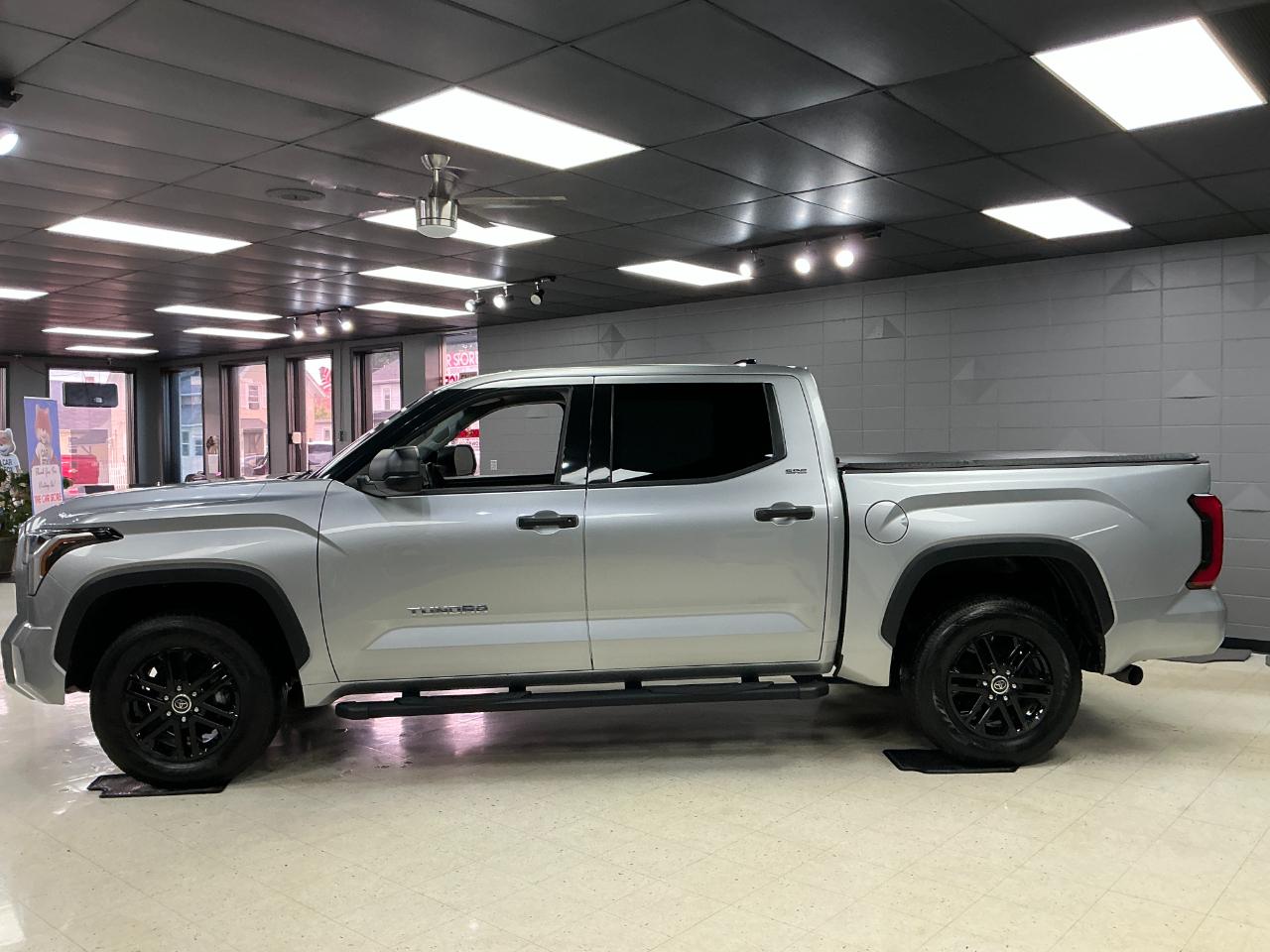 Toyota Tundra 4WD SR5 CrewMax 5.5' Bed (Natl) 2022