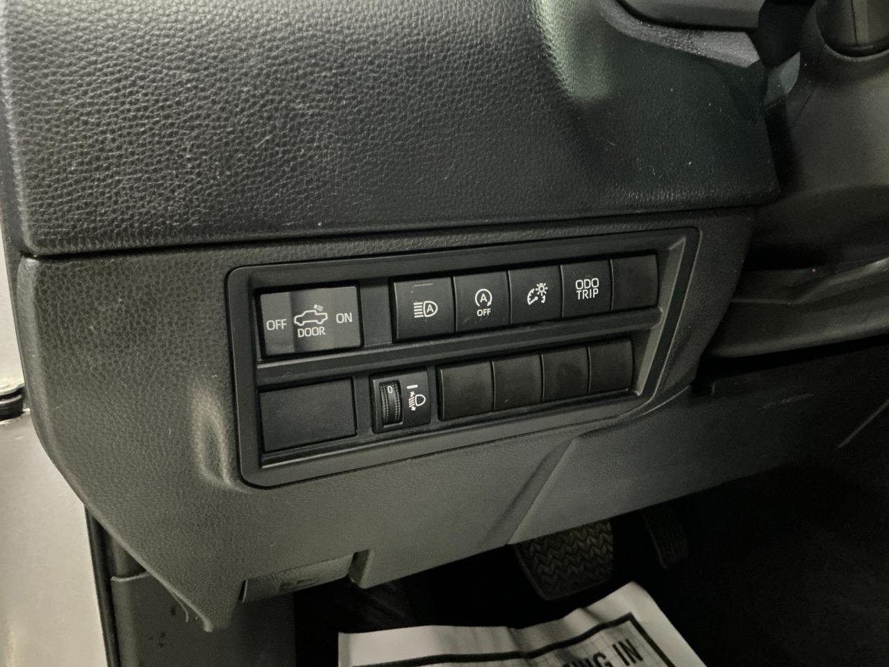 Toyota Tundra 4WD SR5 CrewMax 5.5' Bed (Natl) 2022