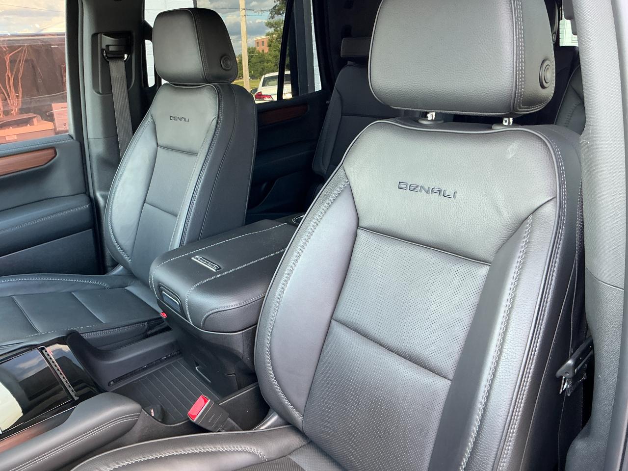 GMC Yukon 4WD 4dr Denali 2025