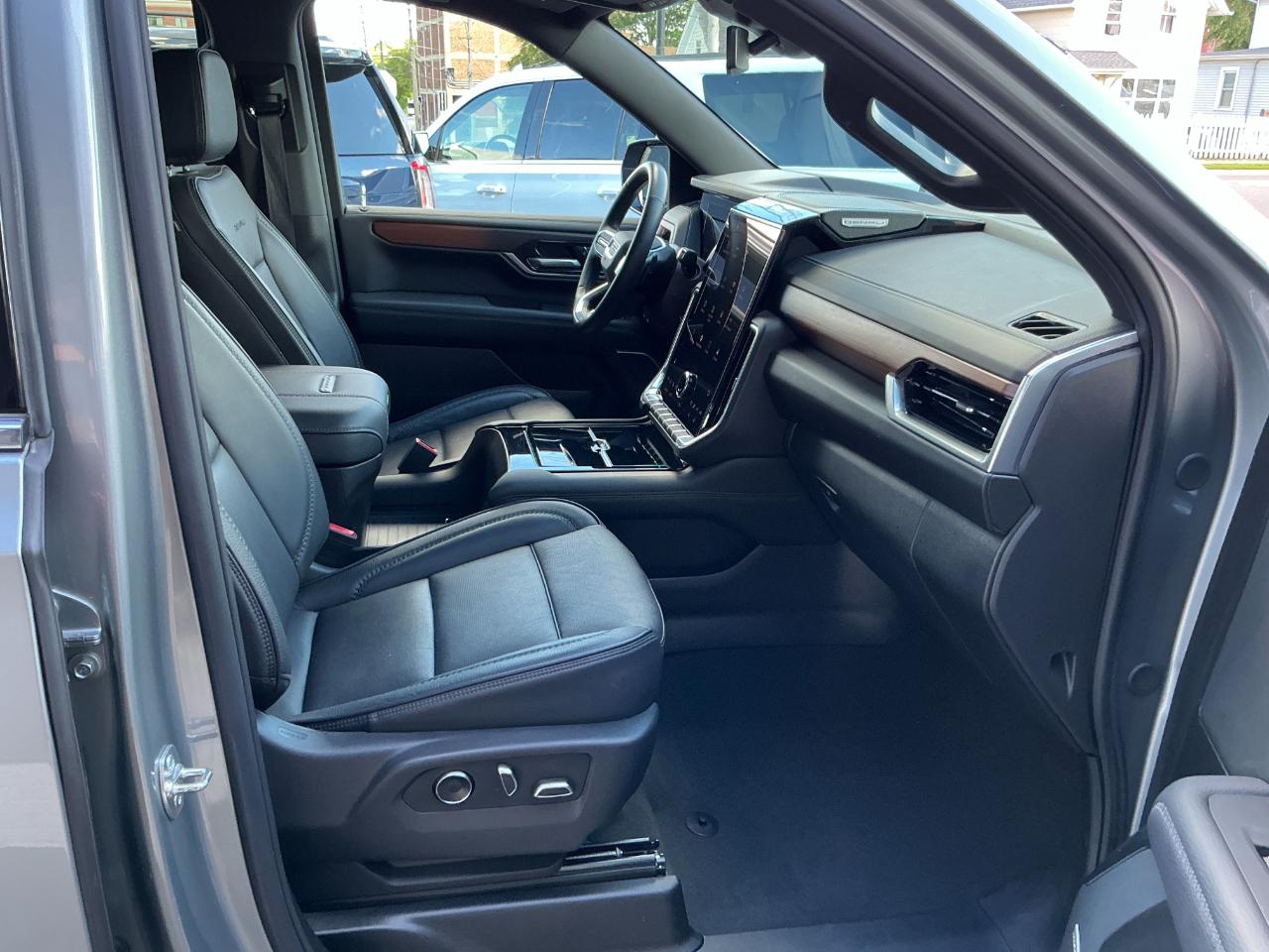 GMC Yukon 4WD 4dr Denali 2025