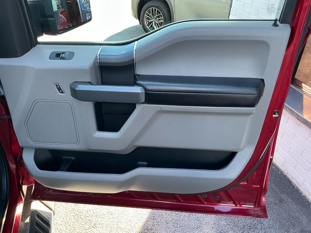 Ford F-150 4WD SuperCrew 145" XLT 2018