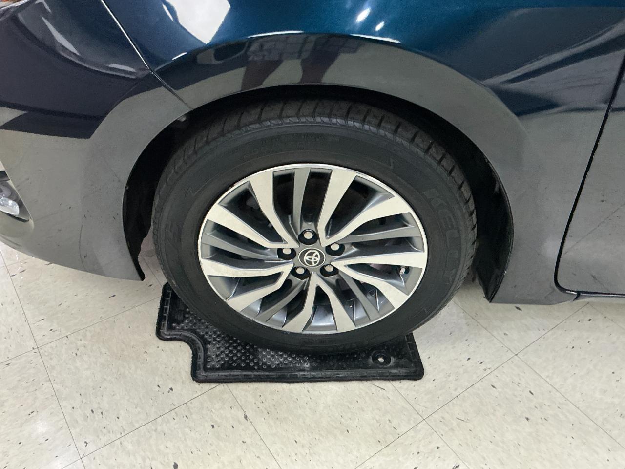 Toyota Corolla XLE CVT (Natl) 2019
