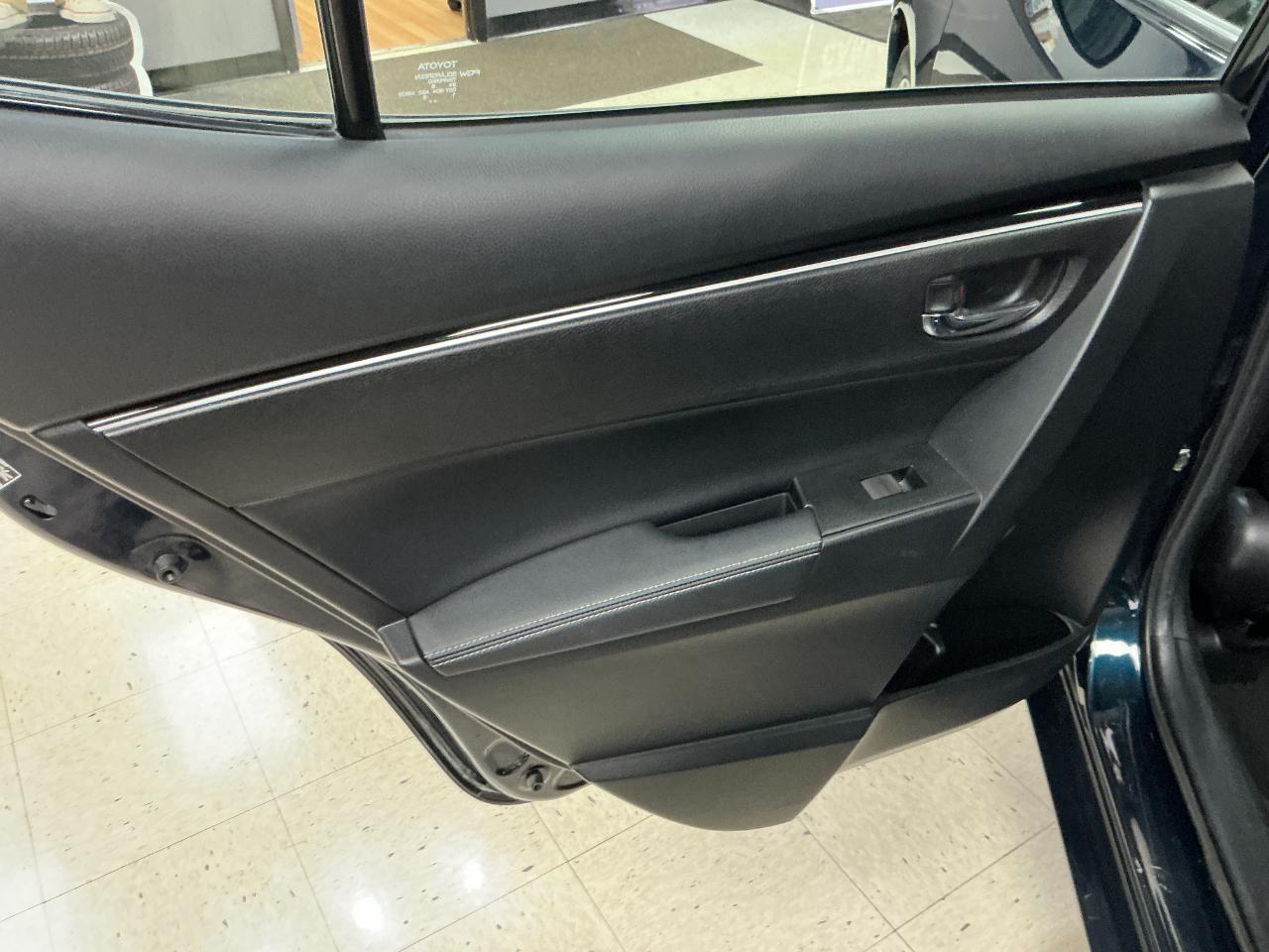 Toyota Corolla XLE CVT (Natl) 2019