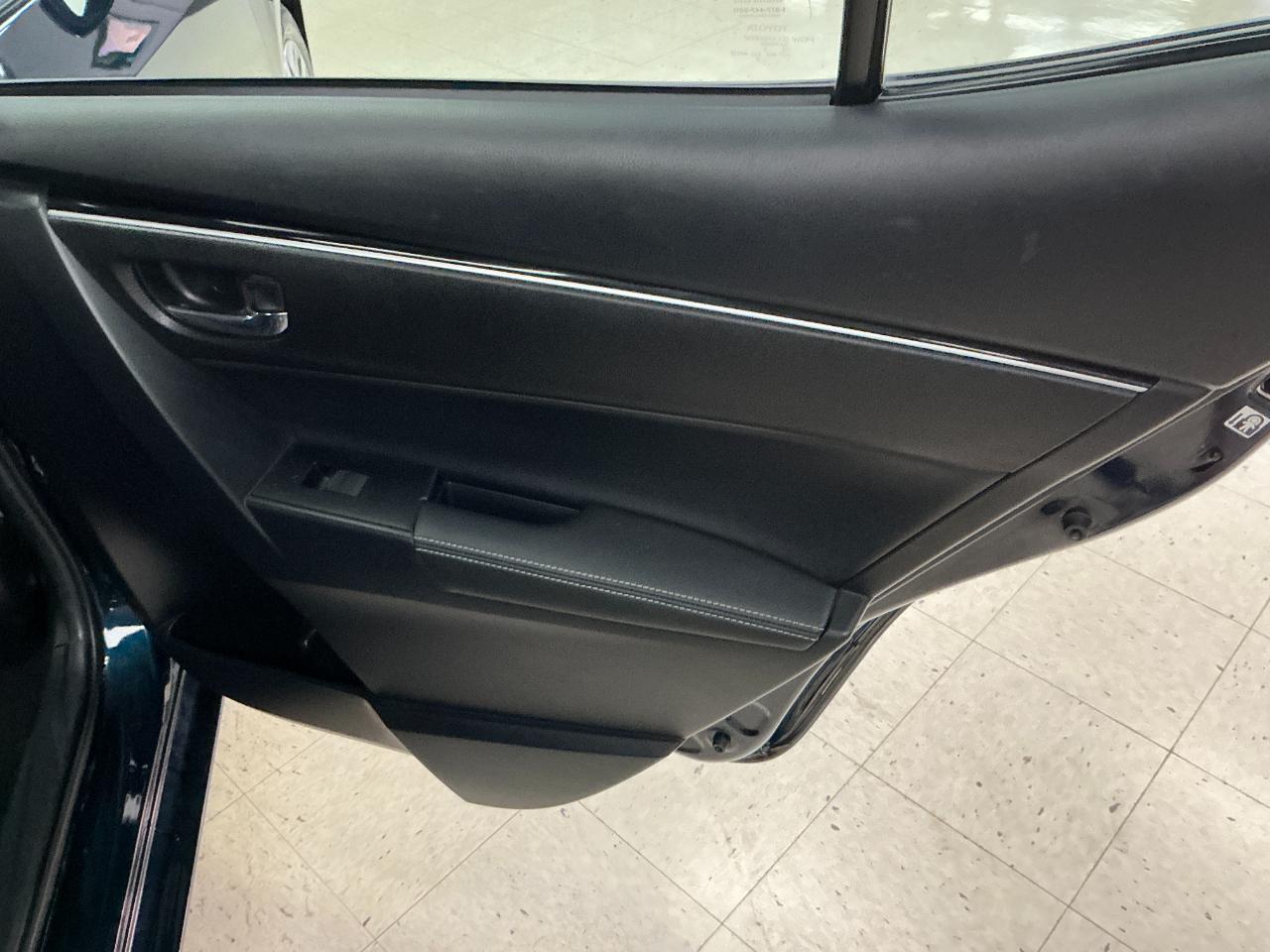 Toyota Corolla XLE CVT (Natl) 2019