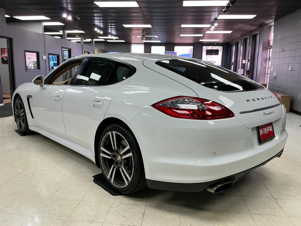 Porsche Panamera 4dr HB 2013