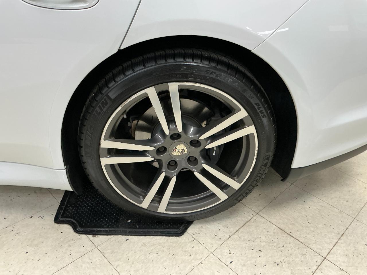 Porsche Panamera 4dr HB 2013