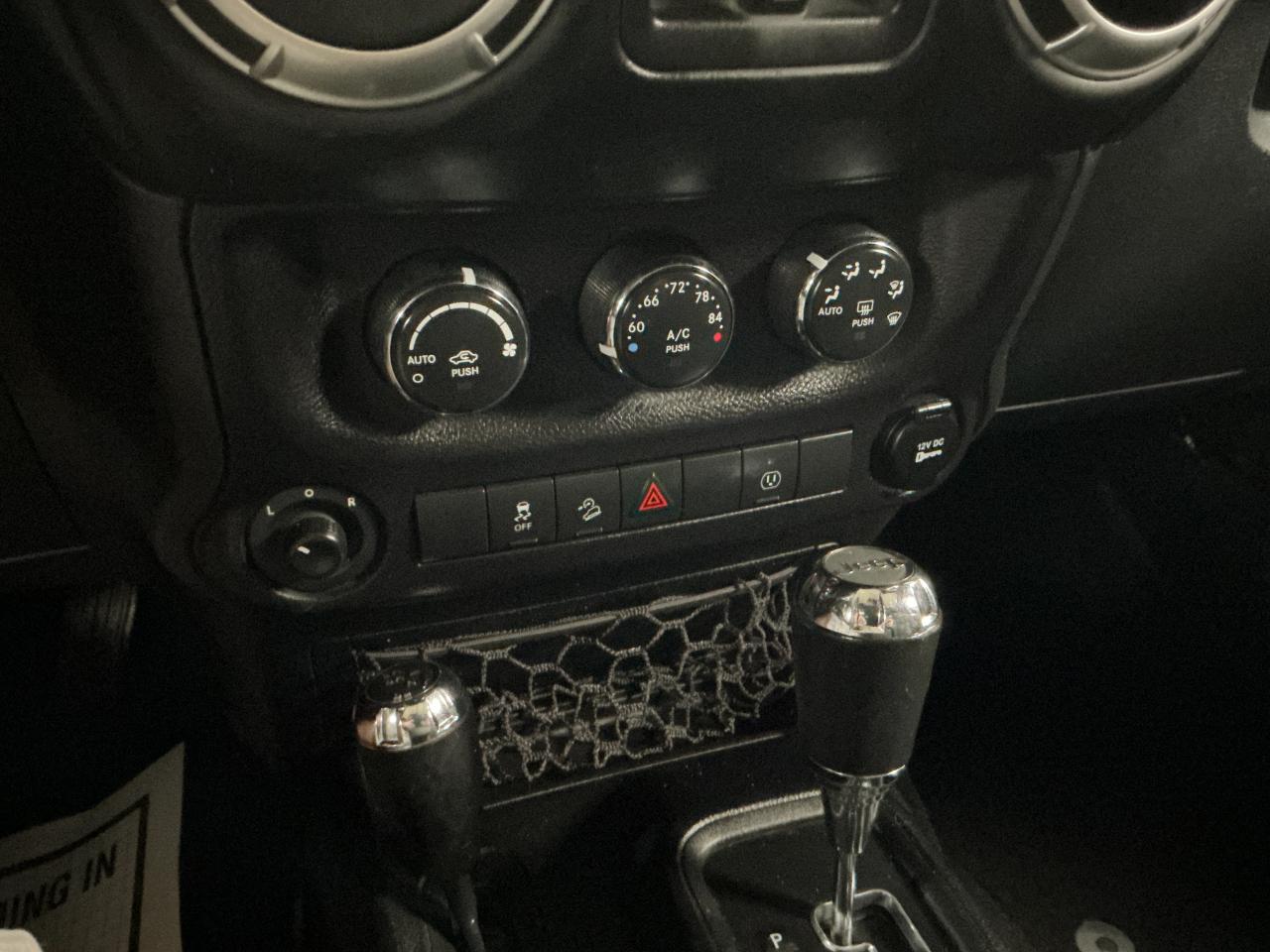 Jeep Wrangler Unlimited 4WD 4dr Sahara 2015