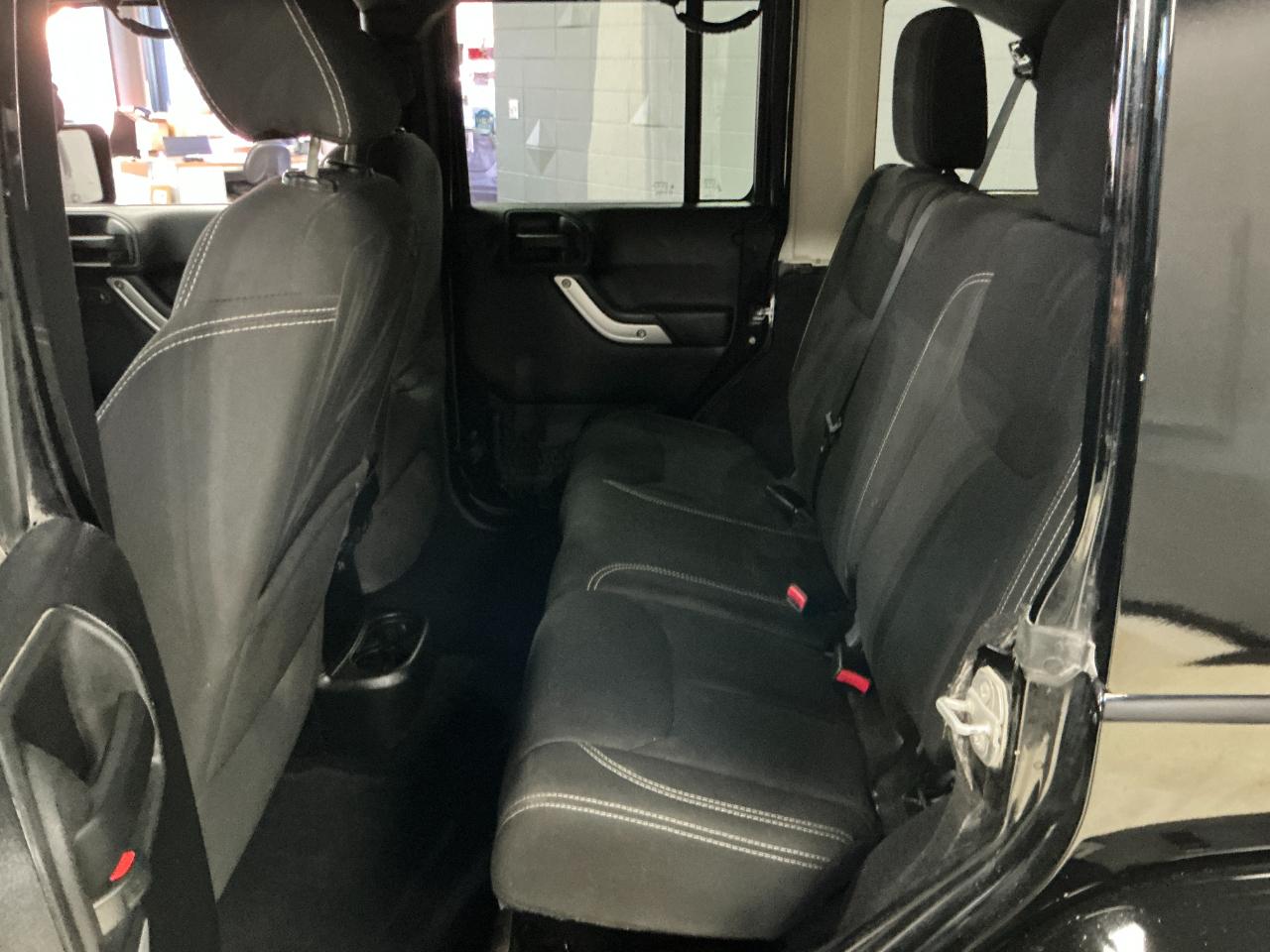 Jeep Wrangler Unlimited 4WD 4dr Sahara 2015