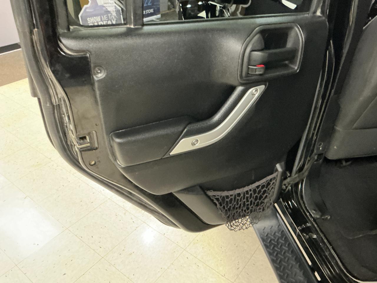 Jeep Wrangler Unlimited 4WD 4dr Sahara 2015