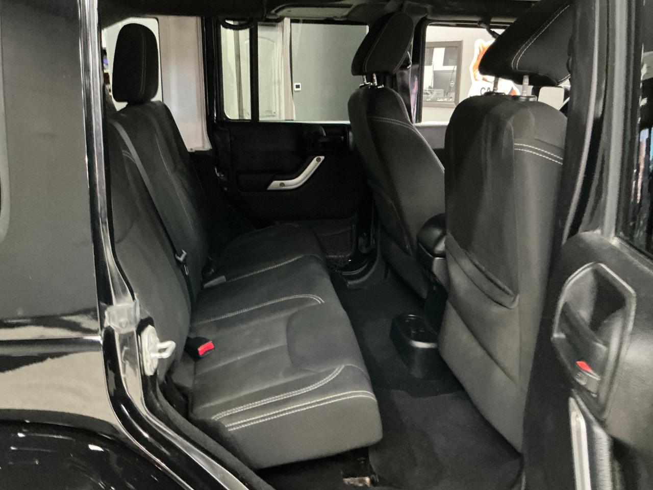 Jeep Wrangler Unlimited 4WD 4dr Sahara 2015