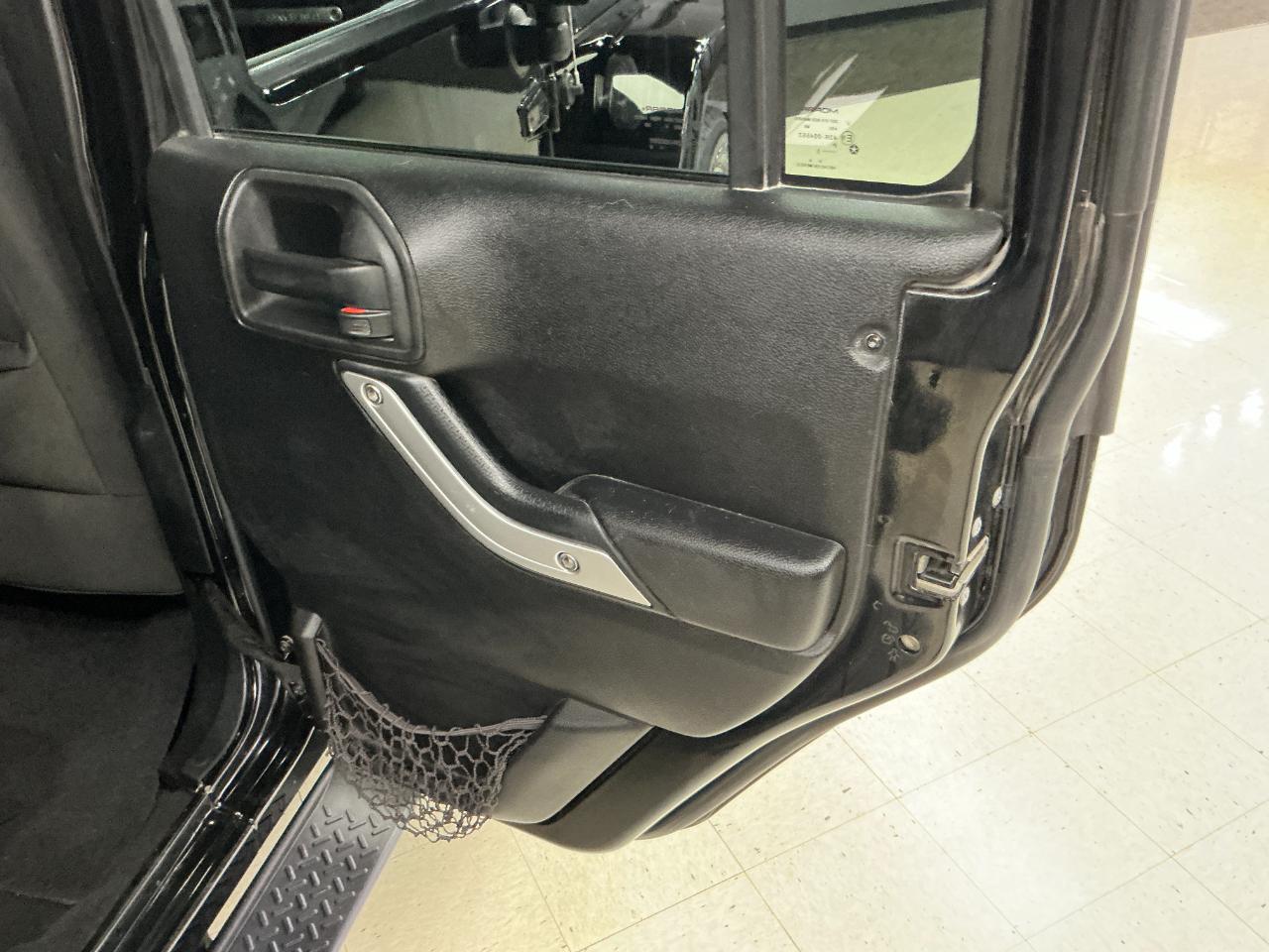 Jeep Wrangler Unlimited 4WD 4dr Sahara 2015