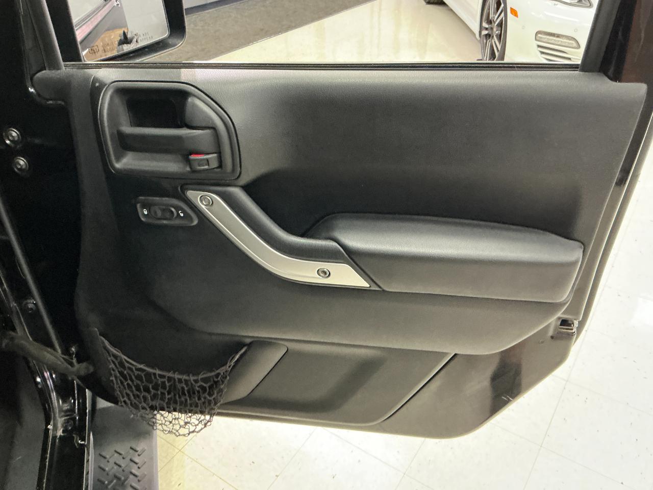 Jeep Wrangler Unlimited 4WD 4dr Sahara 2015