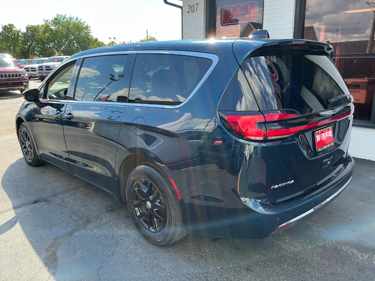 Chrysler Pacifica Touring L FWD 2023