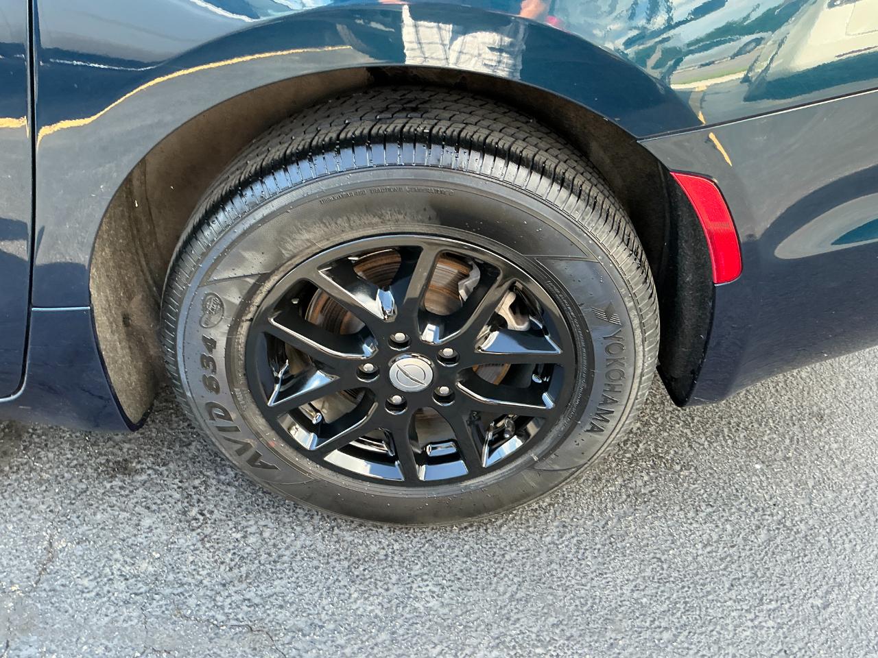 Chrysler Pacifica Touring L FWD 2023