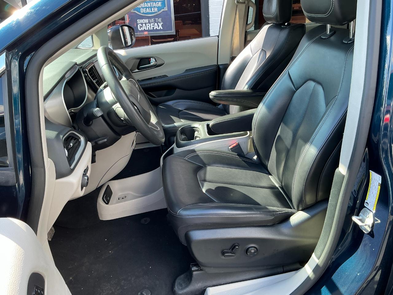 Chrysler Pacifica Touring L FWD 2023