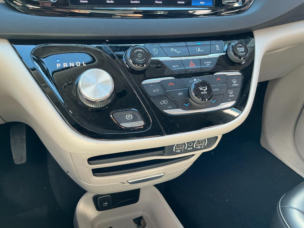 Chrysler Pacifica Touring L FWD 2023