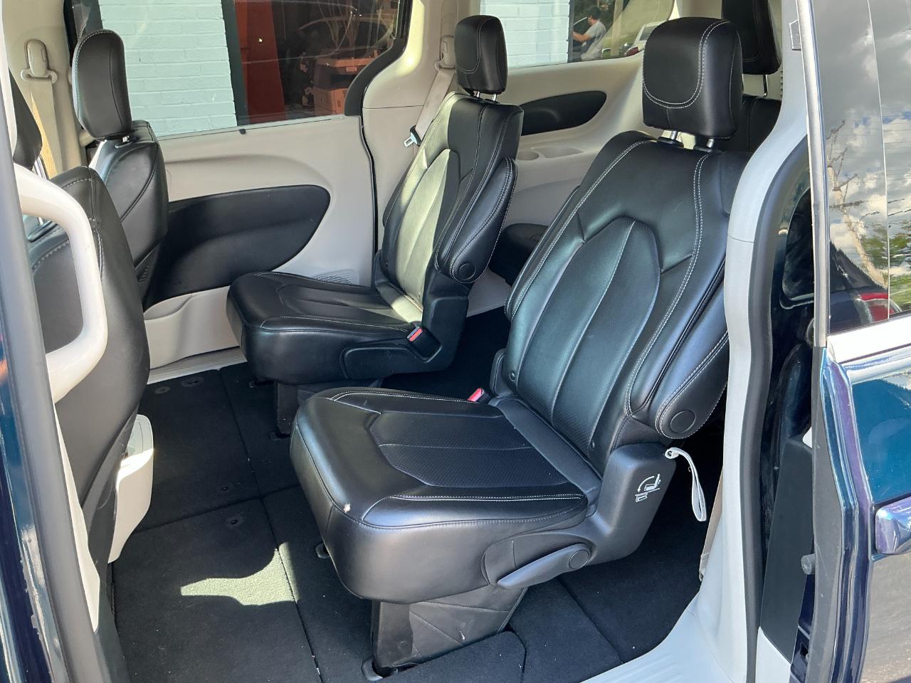 Chrysler Pacifica Touring L FWD 2023