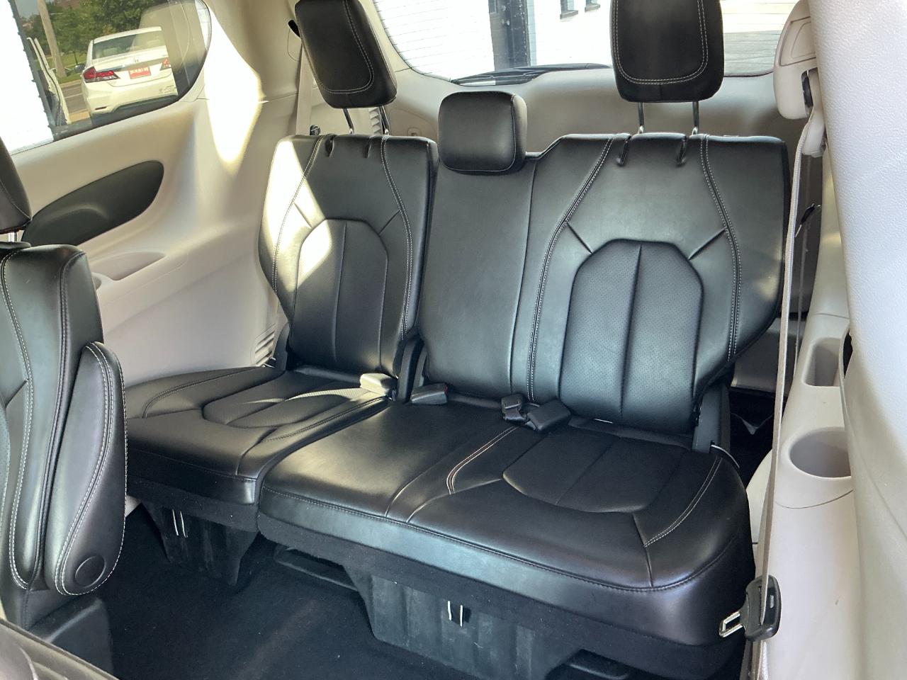 Chrysler Pacifica Touring L FWD 2023