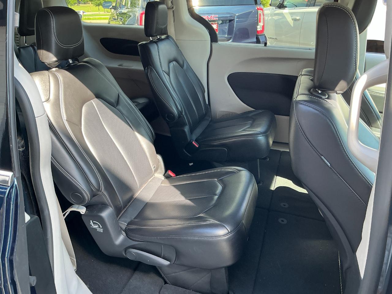 Chrysler Pacifica Touring L FWD 2023