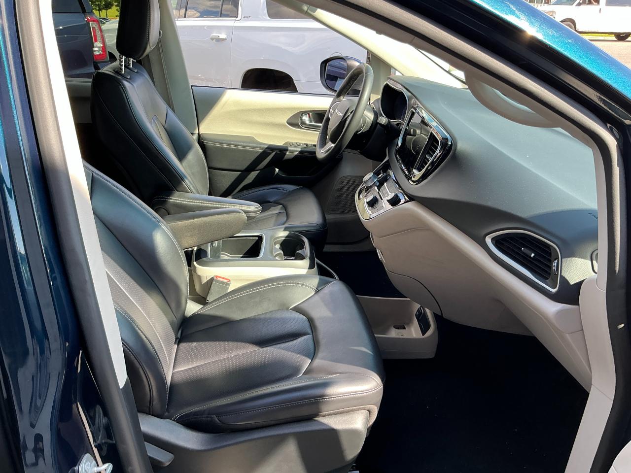 Chrysler Pacifica Touring L FWD 2023