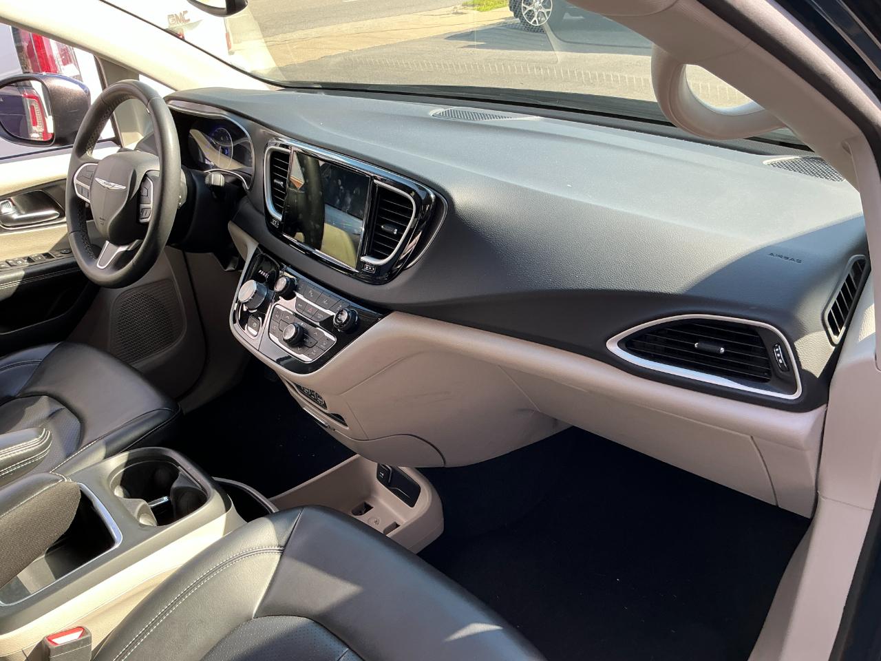 Chrysler Pacifica Touring L FWD 2023