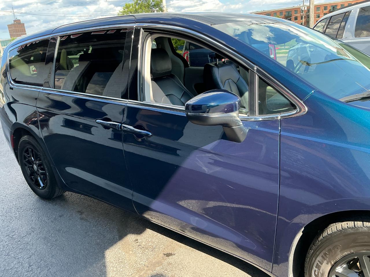 Chrysler Pacifica Touring L FWD 2023