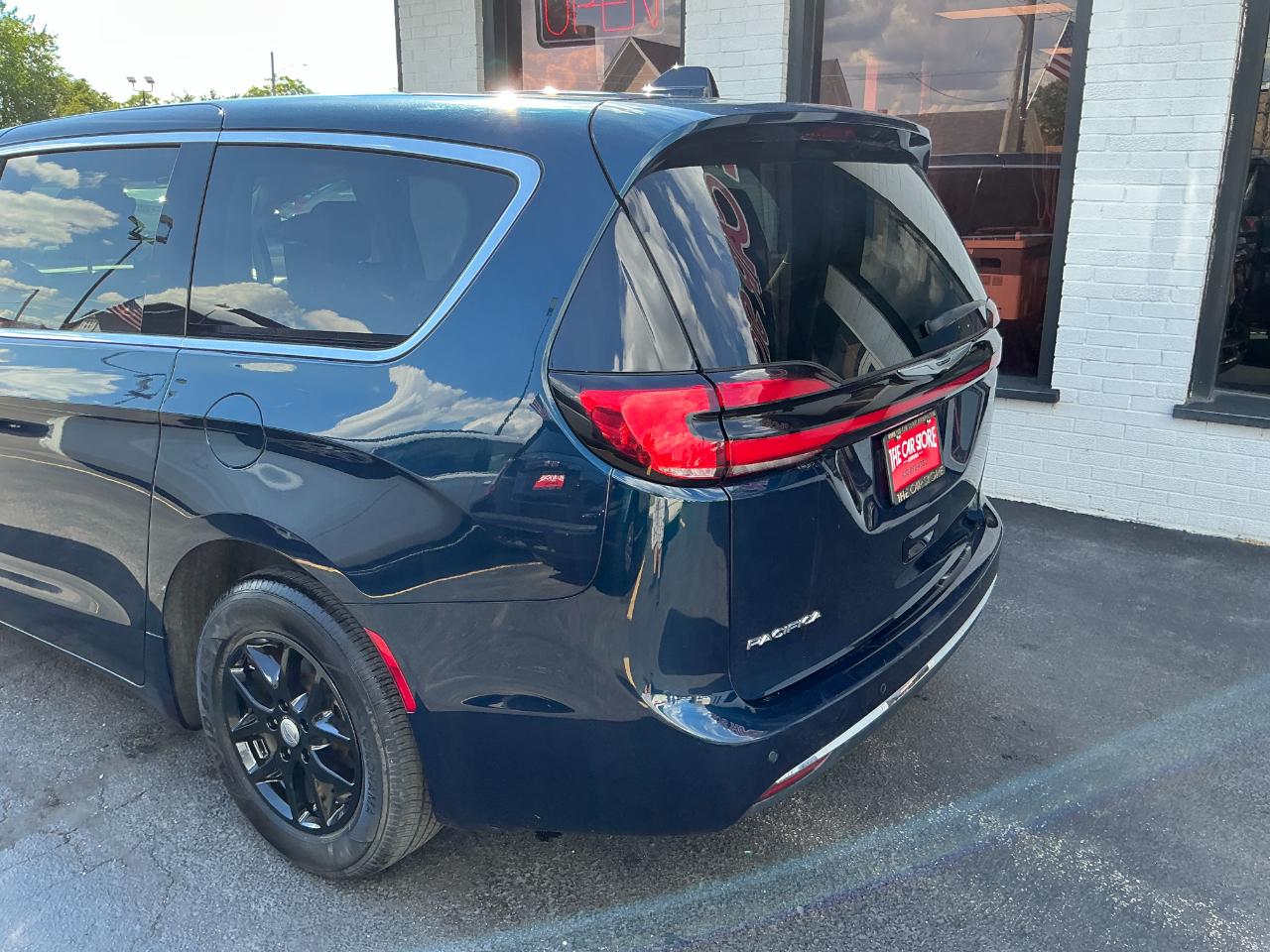 Chrysler Pacifica Touring L FWD 2023