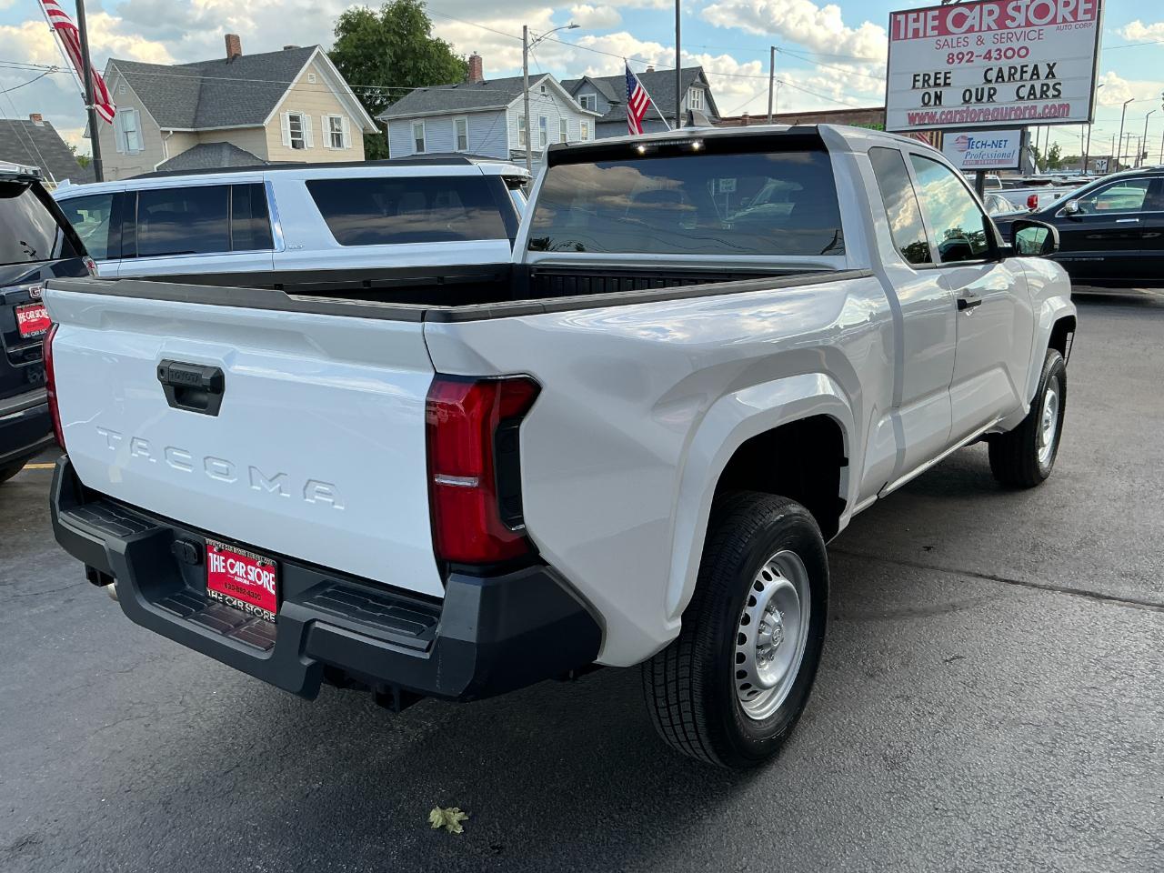 Toyota Tacoma 2WD SR XtraCab 6' Bed AT (Natl) 2024