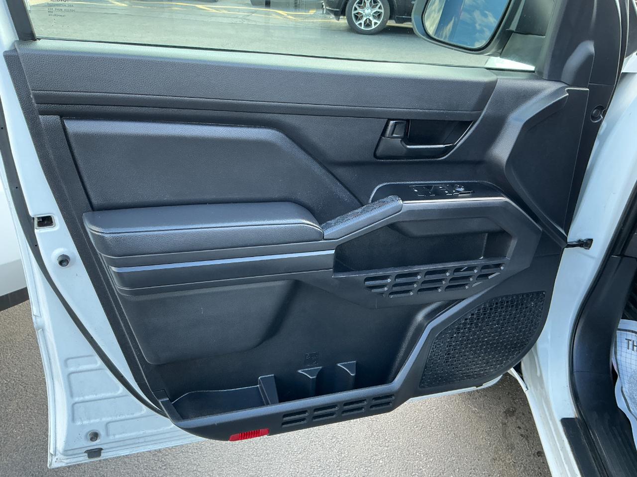 Toyota Tacoma 2WD SR XtraCab 6' Bed AT (Natl) 2024