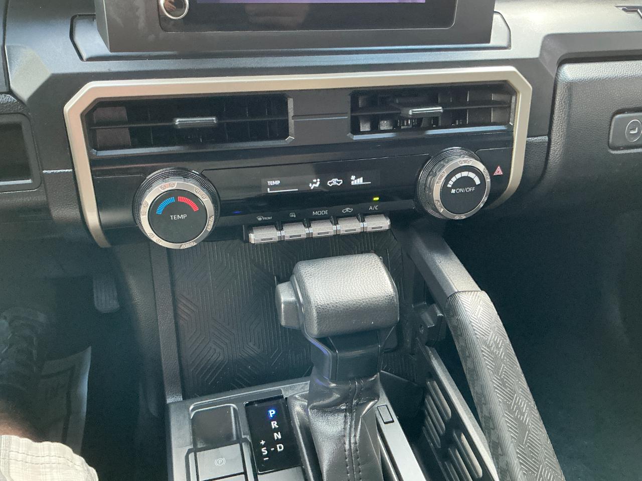 Toyota Tacoma 2WD SR XtraCab 6' Bed AT (Natl) 2024