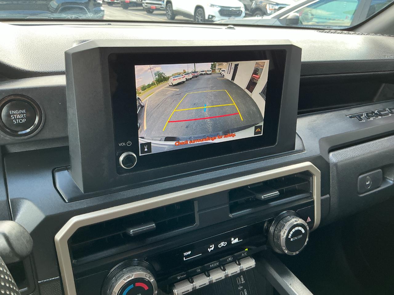 Toyota Tacoma 2WD SR XtraCab 6' Bed AT (Natl) 2024