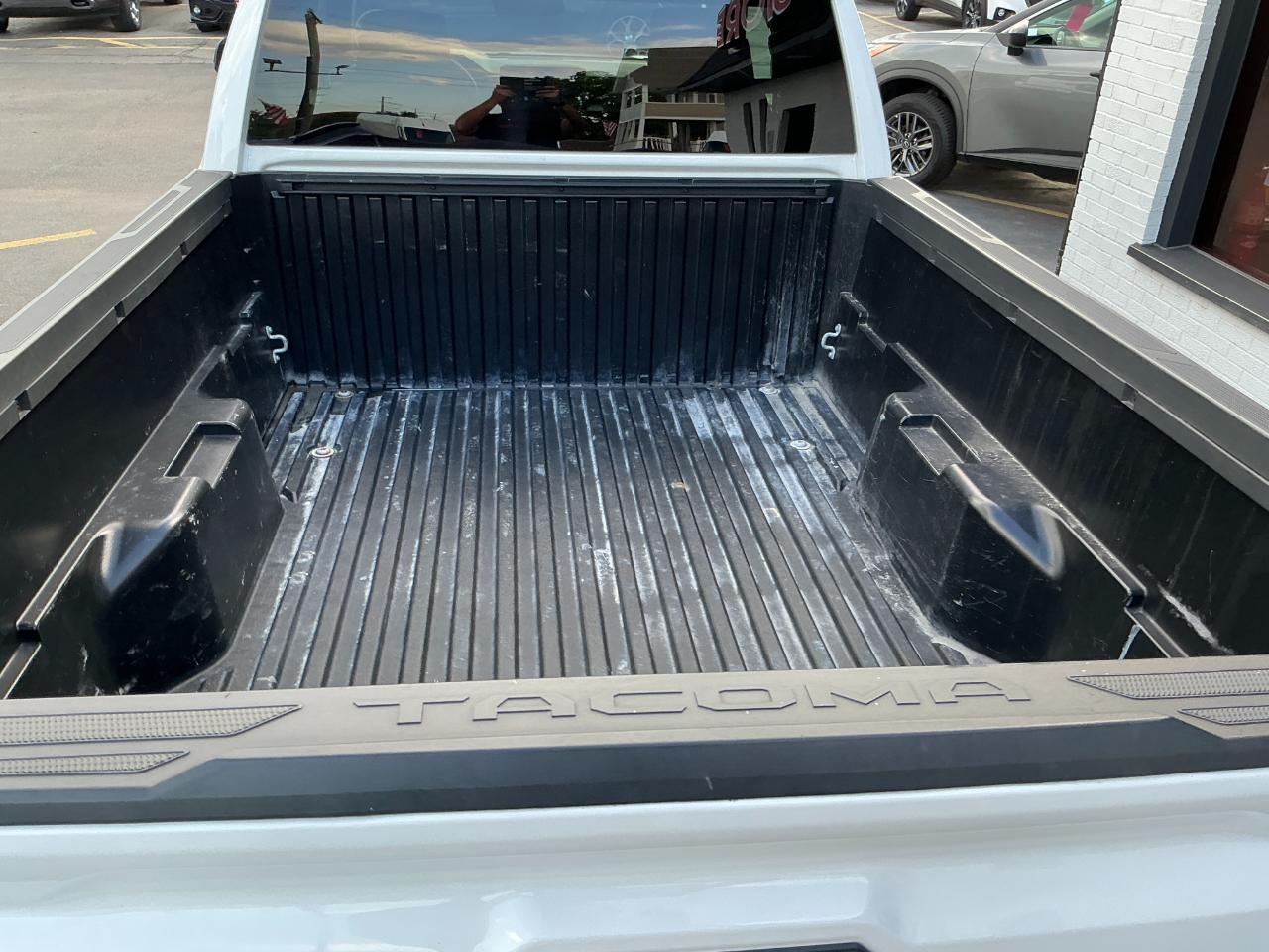 Toyota Tacoma 2WD SR XtraCab 6' Bed AT (Natl) 2024
