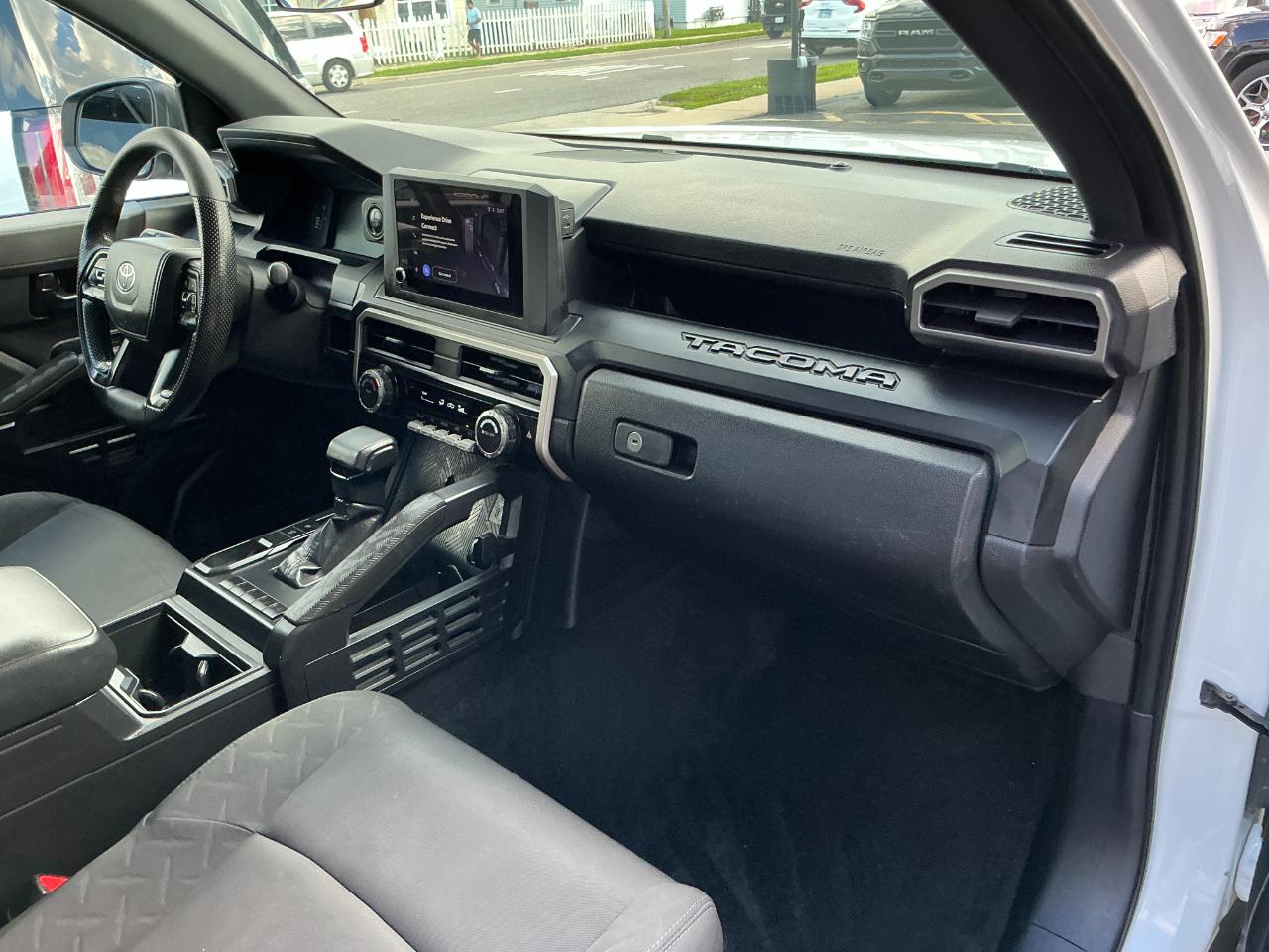 Toyota Tacoma 2WD SR XtraCab 6' Bed AT (Natl) 2024