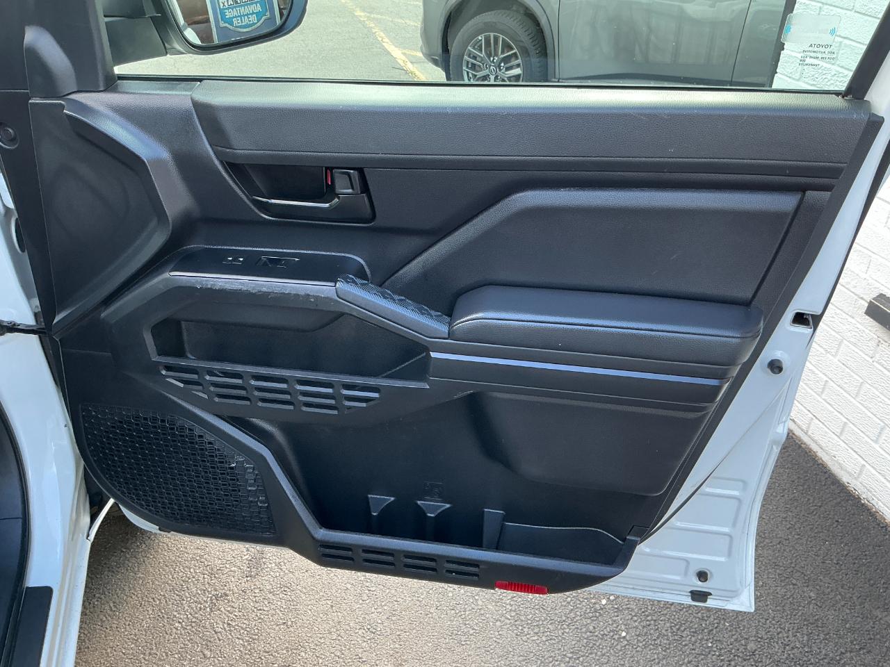 Toyota Tacoma 2WD SR XtraCab 6' Bed AT (Natl) 2024